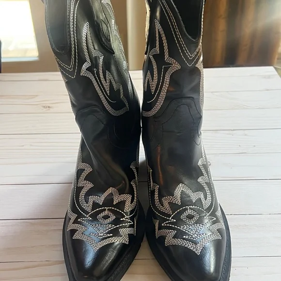 Wetkiss Black Faux Leather Women’s Cowboy Boots – Size 9 – Excellent Condition - Picture 2 of 8